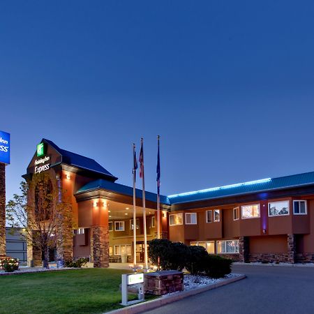 Holiday Inn Express Red Deer By Ihg Exteriör bild