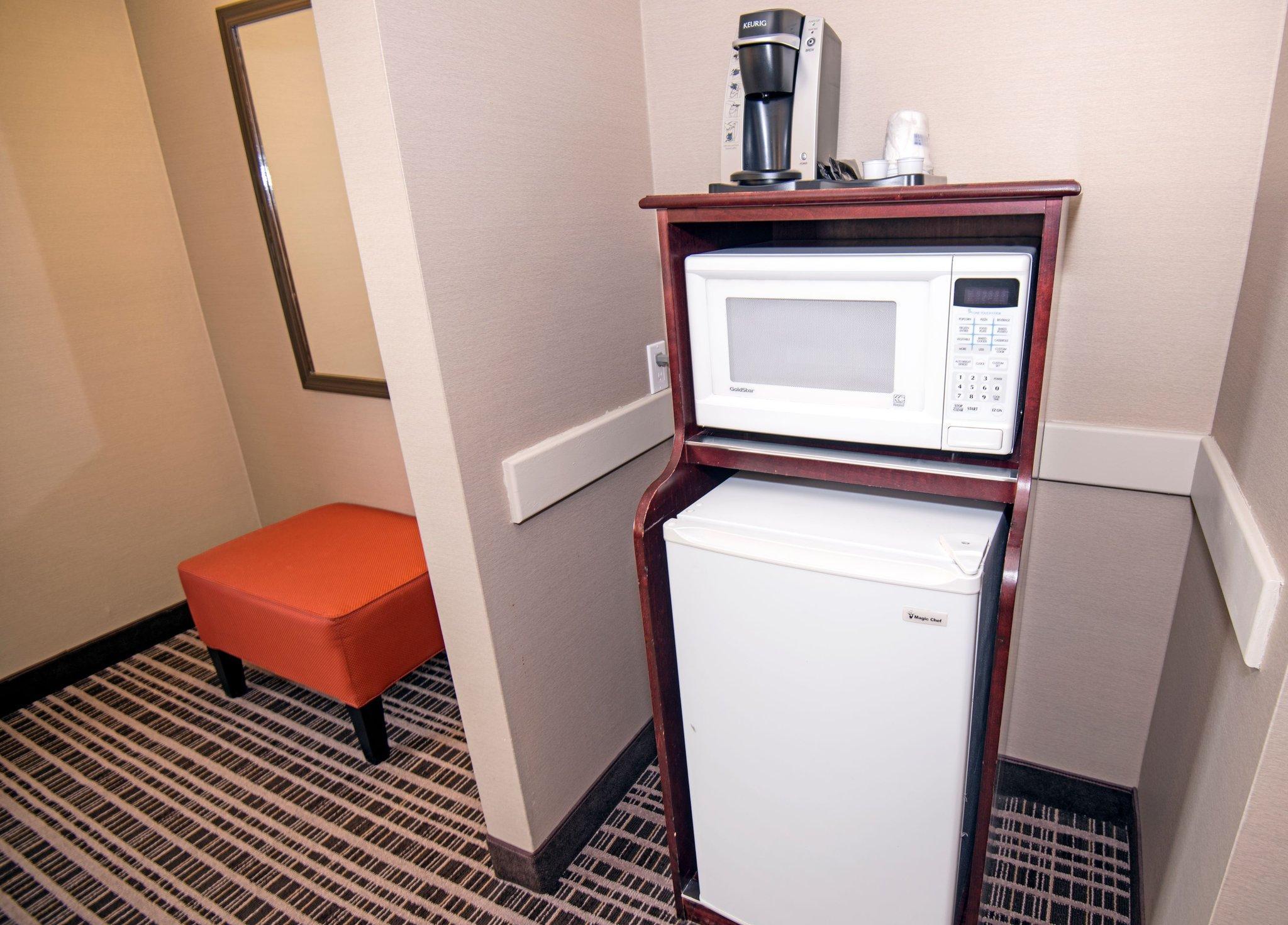 Holiday Inn Express Red Deer By Ihg Exteriör bild