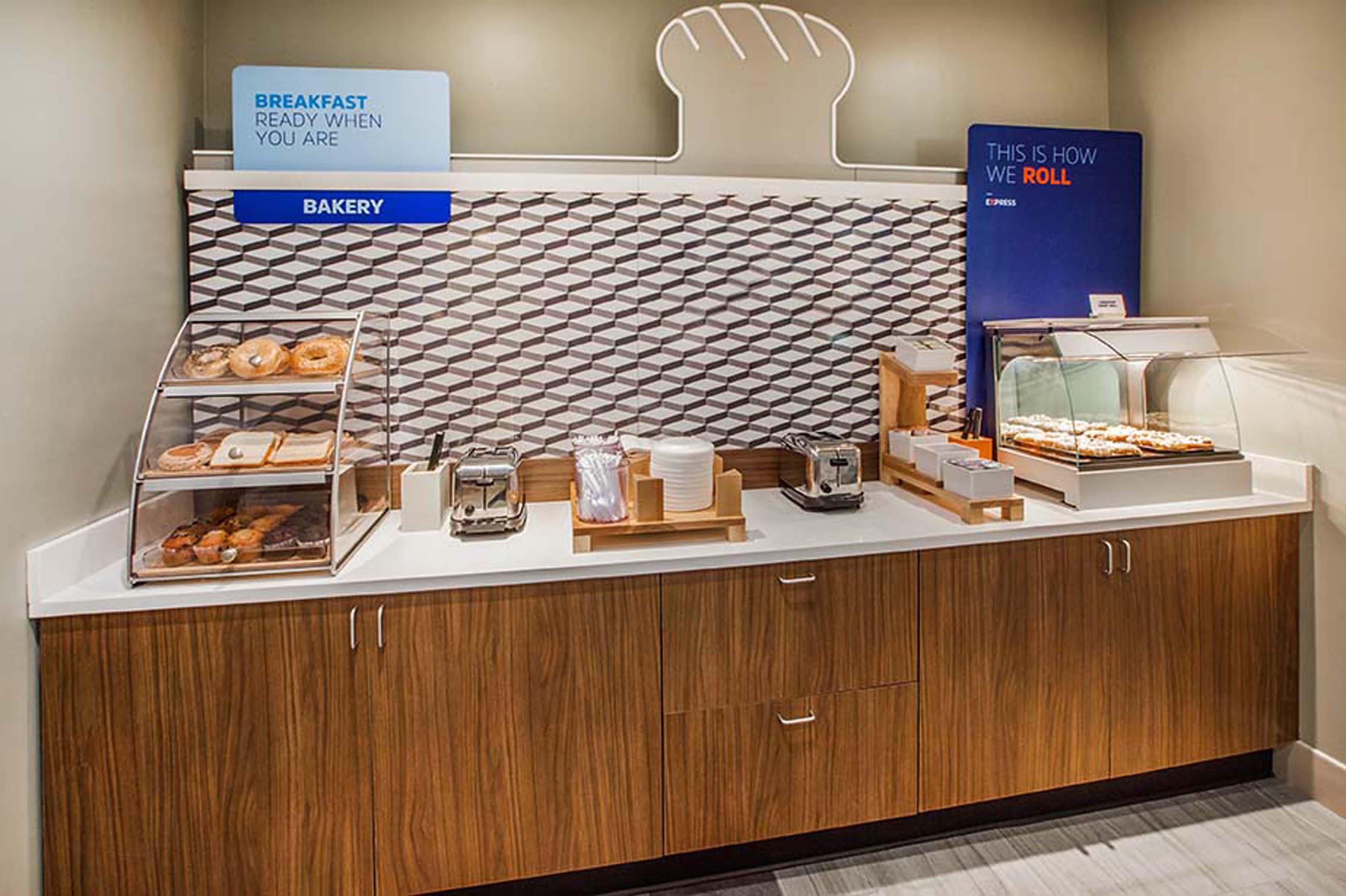 Holiday Inn Express Red Deer By Ihg Exteriör bild