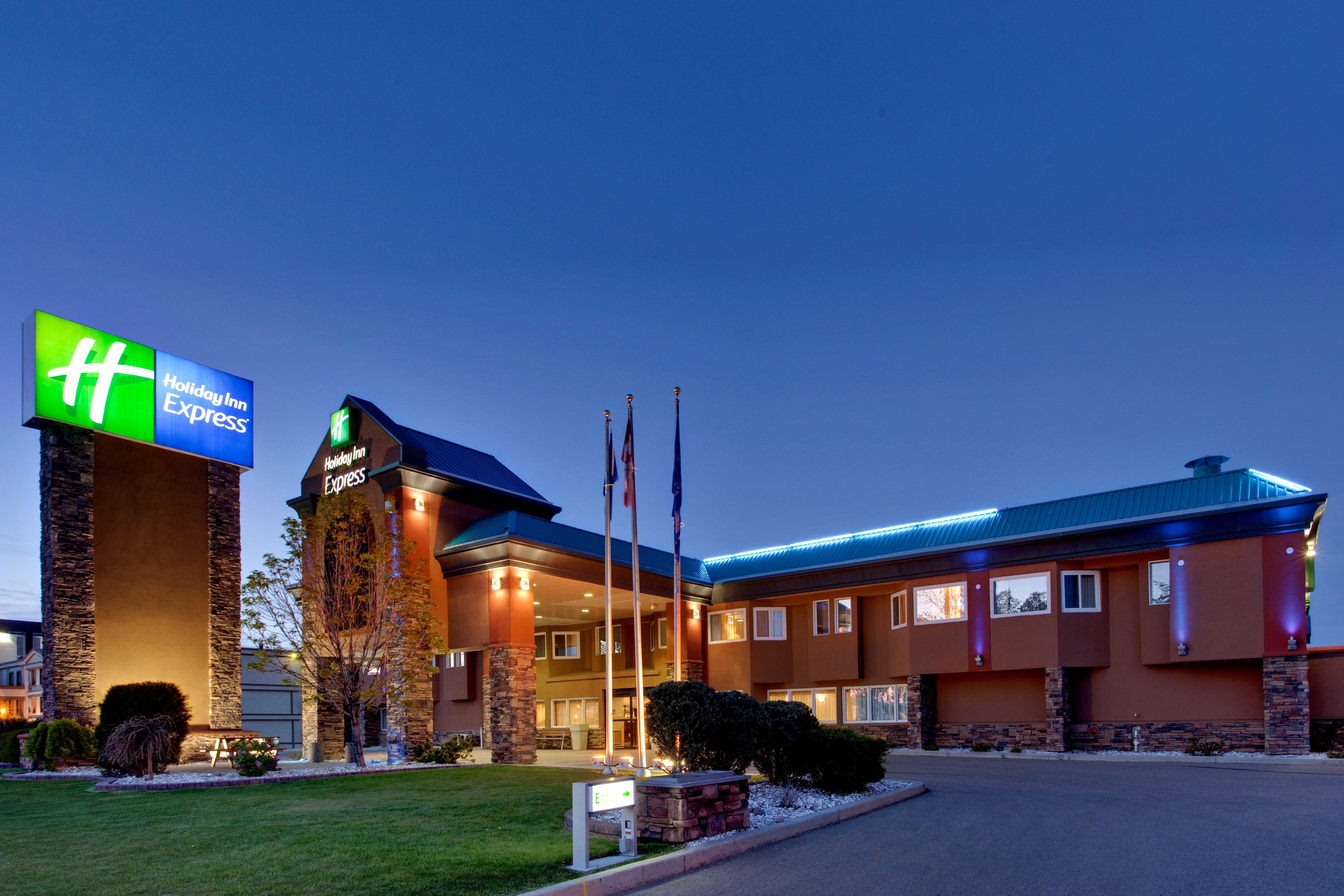 Holiday Inn Express Red Deer By Ihg Exteriör bild