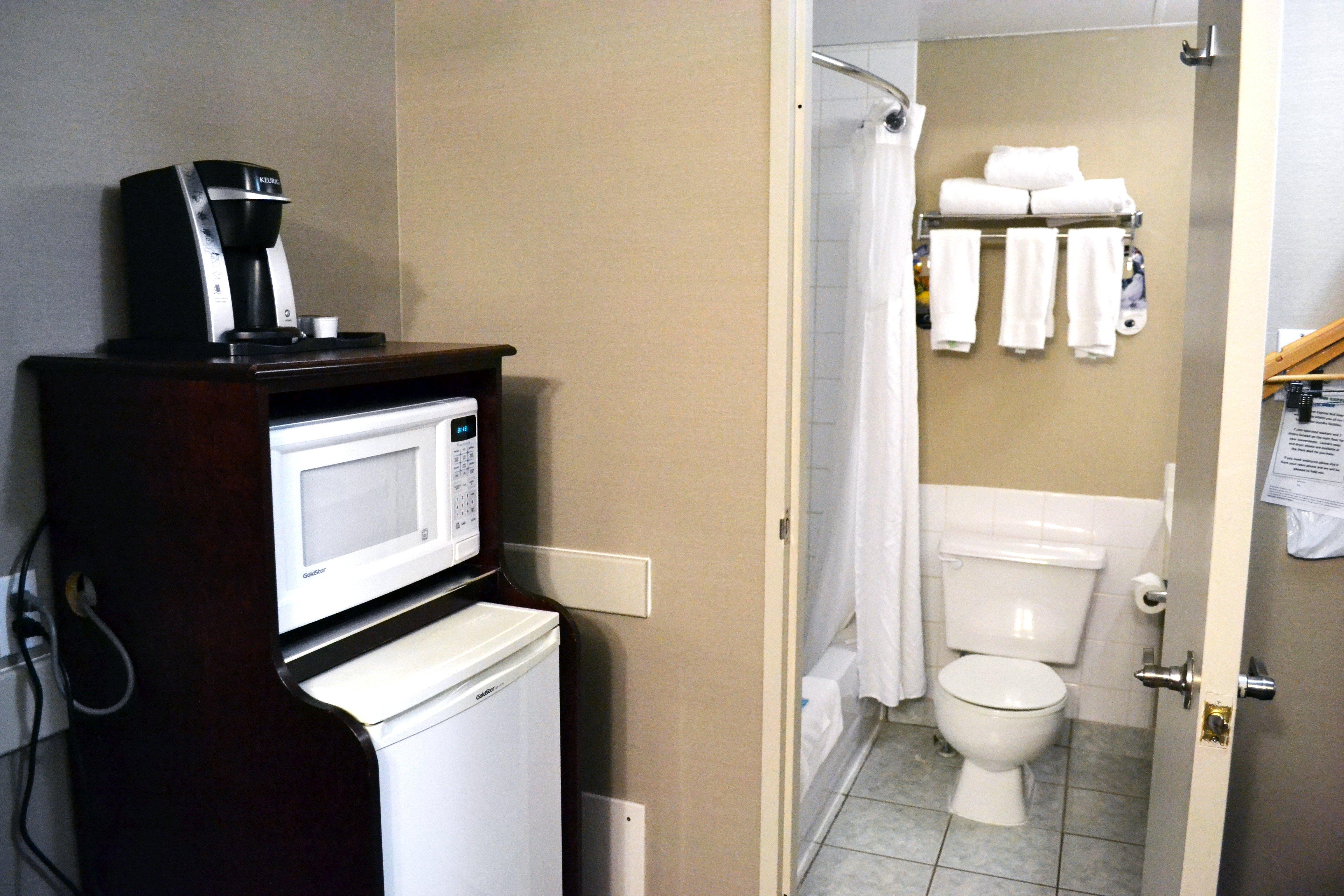 Holiday Inn Express Red Deer By Ihg Exteriör bild