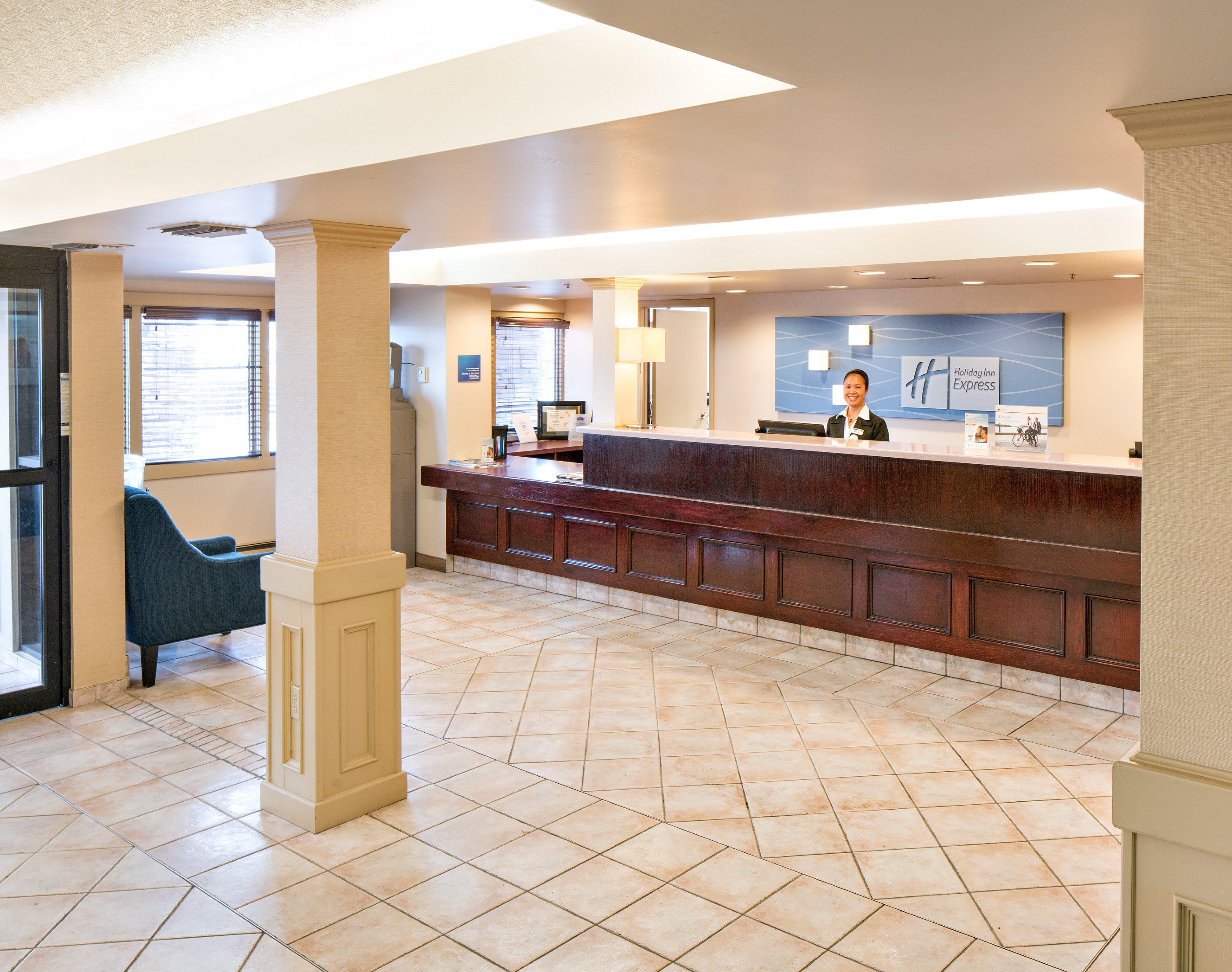 Holiday Inn Express Red Deer By Ihg Exteriör bild