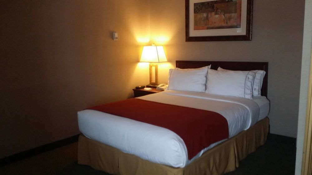 Holiday Inn Express Red Deer By Ihg Exteriör bild