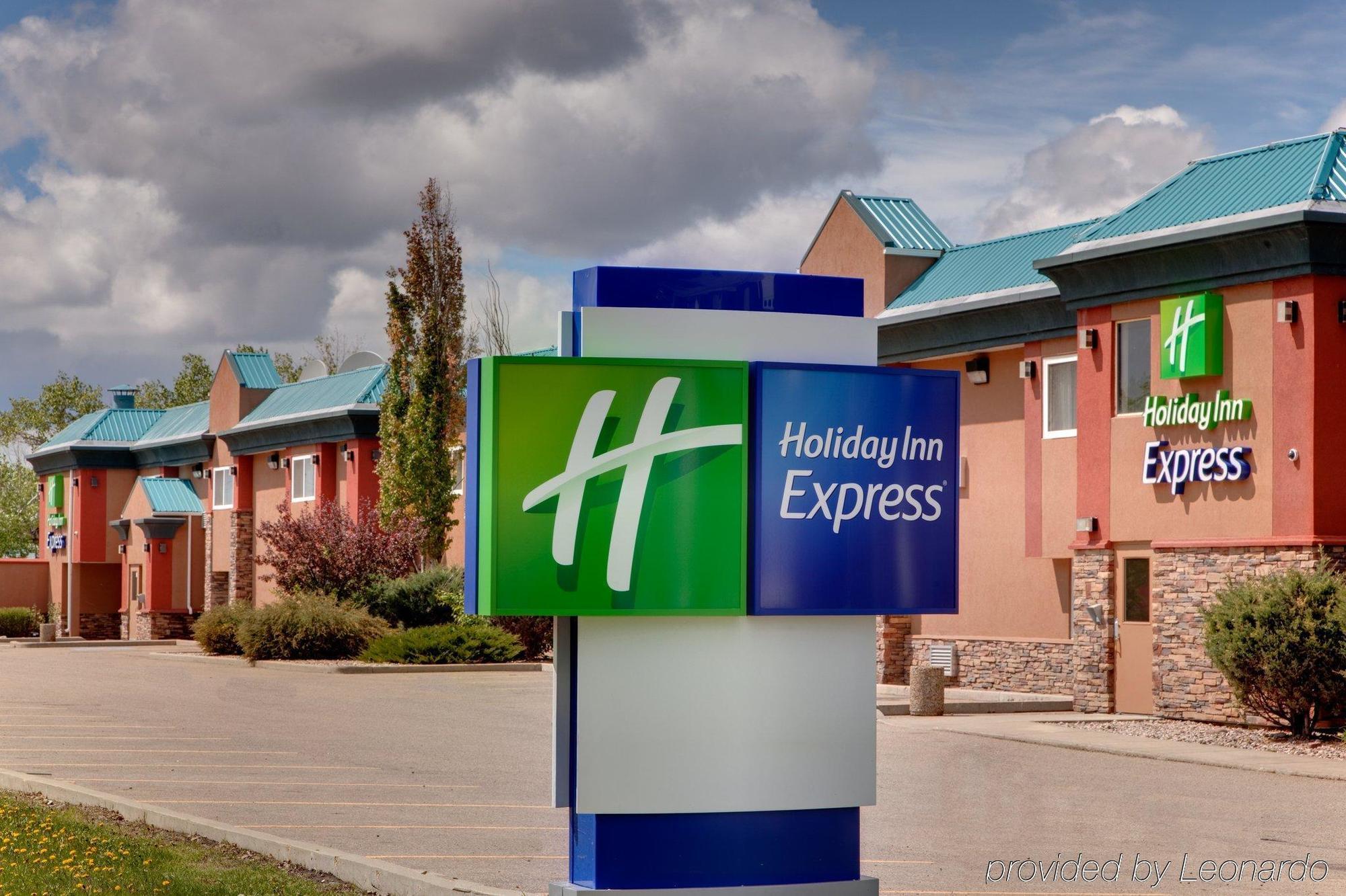 Holiday Inn Express Red Deer By Ihg Exteriör bild