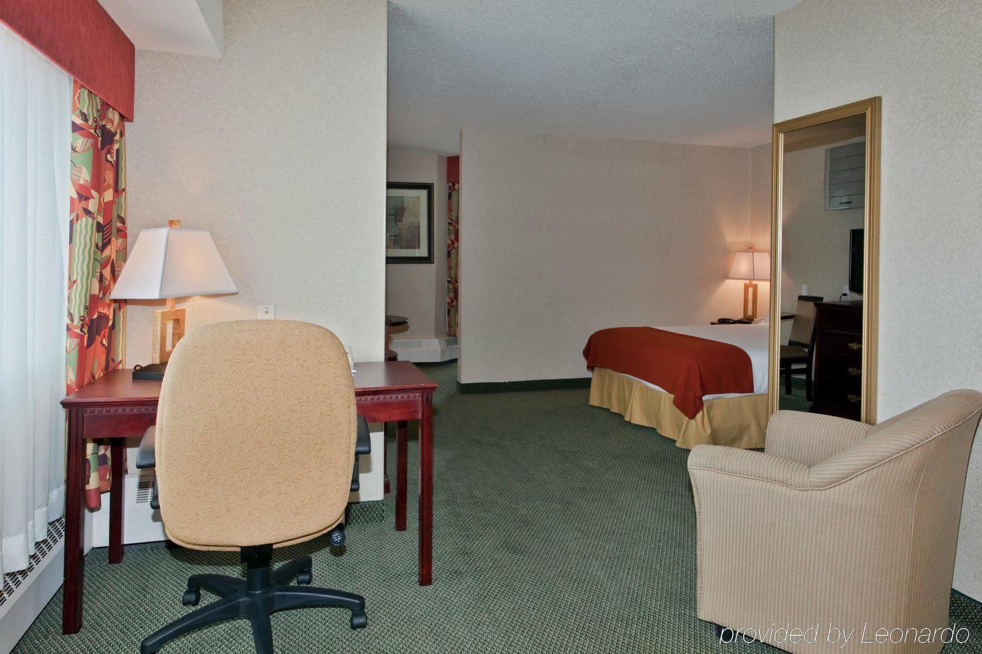 Holiday Inn Express Red Deer By Ihg Rum bild