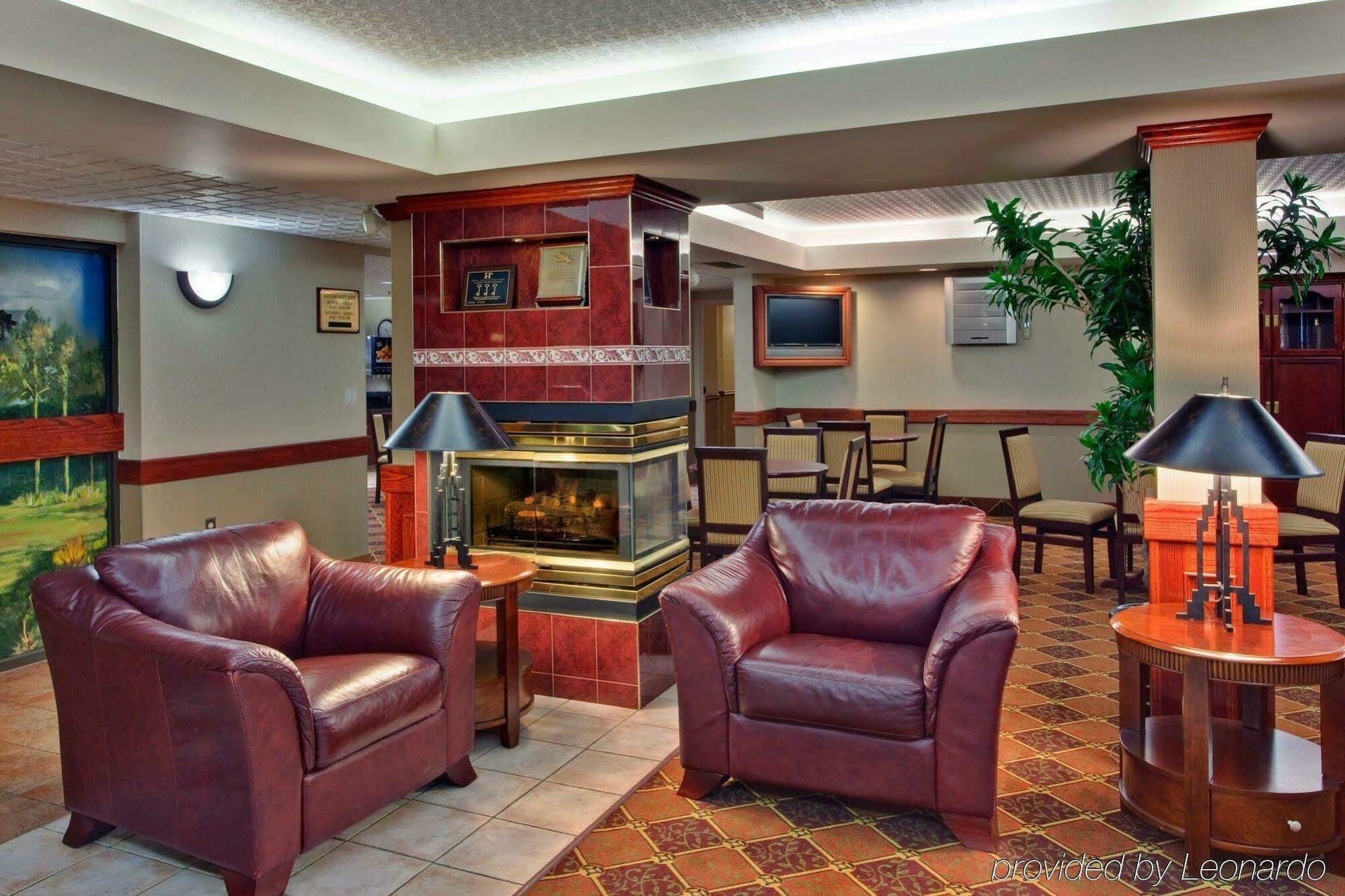 Holiday Inn Express Red Deer By Ihg Exteriör bild