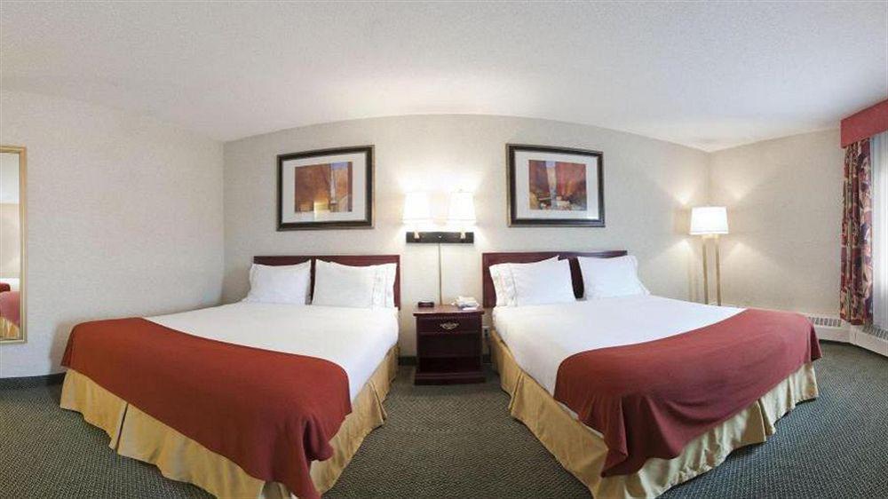 Holiday Inn Express Red Deer By Ihg Exteriör bild