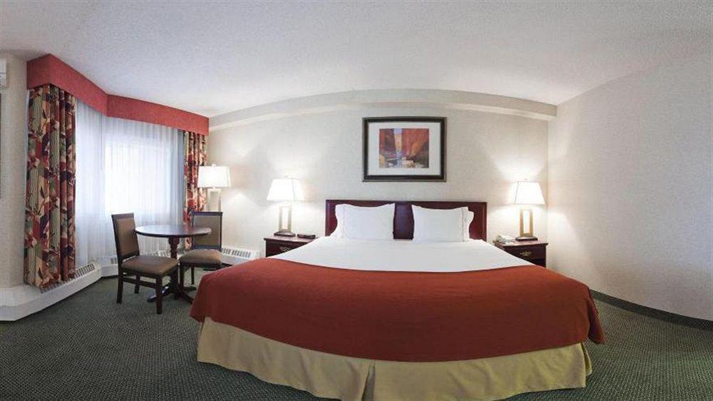 Holiday Inn Express Red Deer By Ihg Exteriör bild